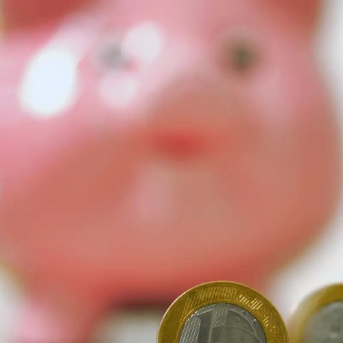 Poupança tem retirada líquida de R$ 7,6 bilhões em agosto
