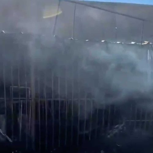 Bombeiros combatem incêndio em mercearia de Lucas do Rio Verde