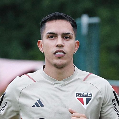 Lateral sinopense fica próximo de saída do São Paulo e acerto com o Santos