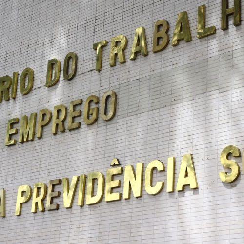 Governo notifica patrões sobre atraso do FGTS de empregadas domésticas