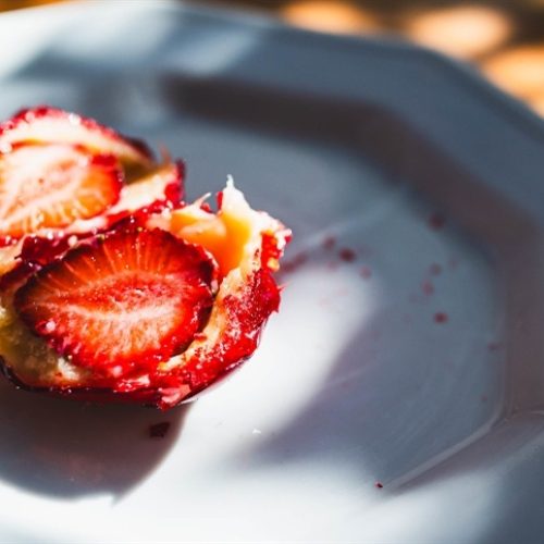 Com morango do amor em alta, preço da fruta dispara