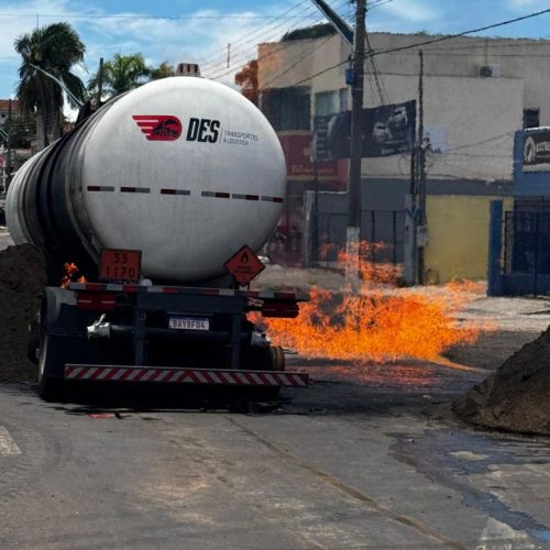 EM AUTO ARAGUAIA: Após cerca de sete horas de combate, bombeiros controlam incêndio em carreta-tanque carregada de etanol