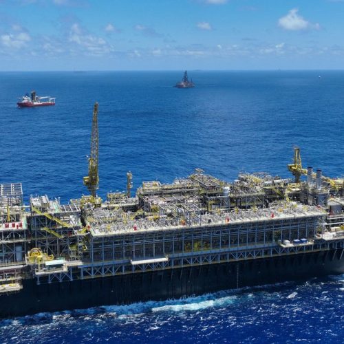 Saldo da balança comercial tem recorde em dezembro mas encolhe em 2025