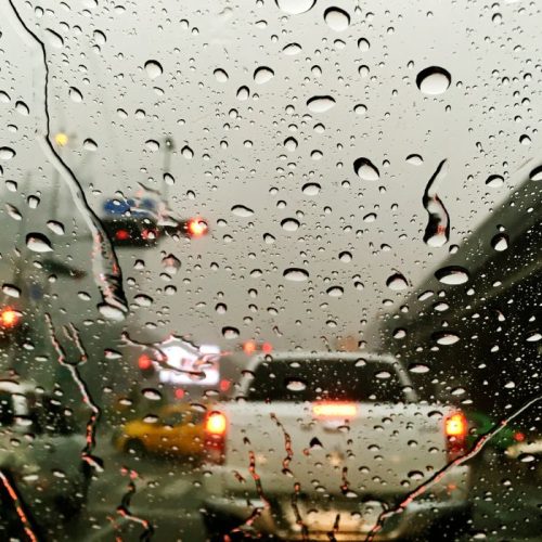 Frente fria marca início da semana e pode provocar até 200 mm de chuva no Brasil