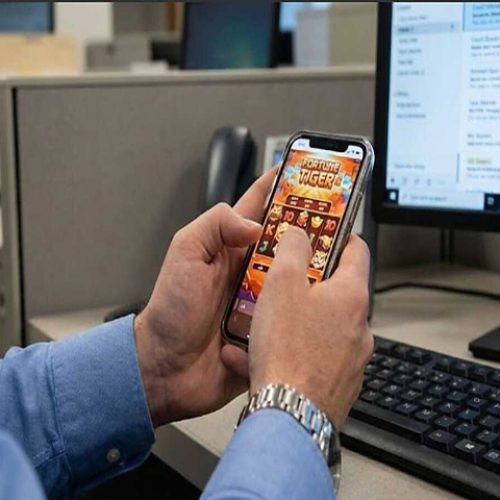 Tesoureiro de prefeitura é investigado por desviar R$ 13 milhões da saúde municipal para jogar no “Tigrinho”