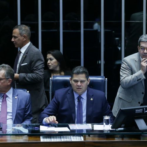 Senado aprova retirada de despesas com tarifaço do teto de gastos