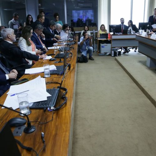 Haddad diz que cortar benefícios tributários é combater privilégios