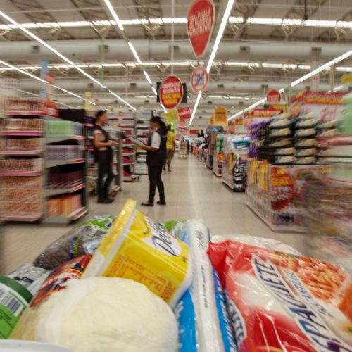 Apesar dos juros, consumo das famílias foi motor da economia no 2º tri