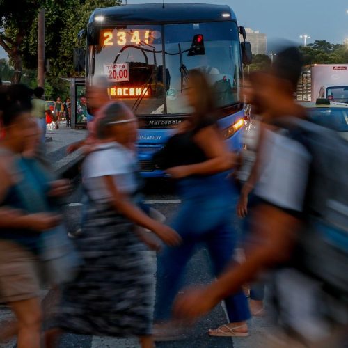 Empresas pagavam, em média, 15,8% mais a homens que a mulheres em 2023