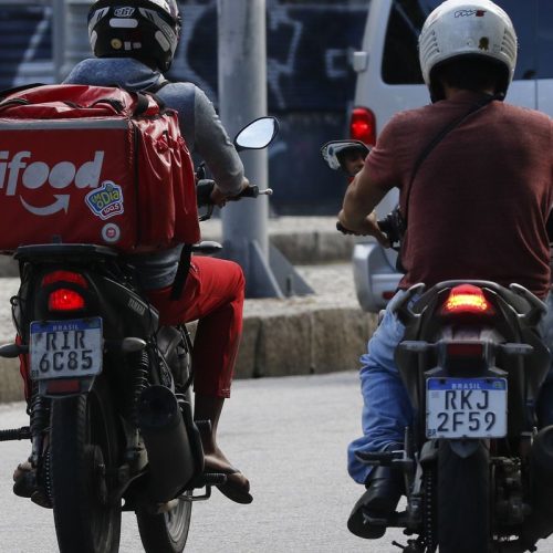 Mais de 32 milhões são autônomos informais ou trabalham sem carteira