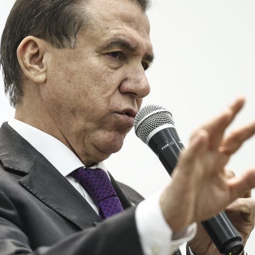 Ministro do Trabalho diz que país não deve se desesperar por tarifaço