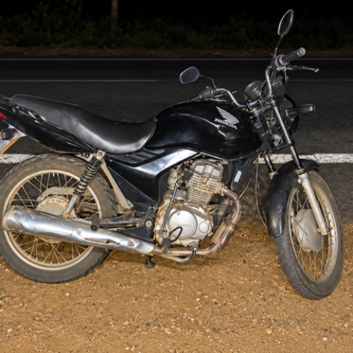 Itanhangá: PM encontra moto roubada em 2015; moto estava licenciada em Sorriso e foi encontrada às margens da MT-242