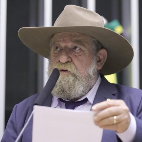 "nem com cargo faz o que deveria fazer"