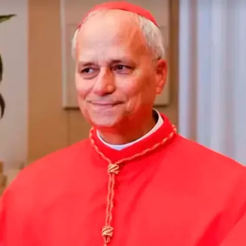 novo papa escolhido no Vaticano é o americano Robert Prevost