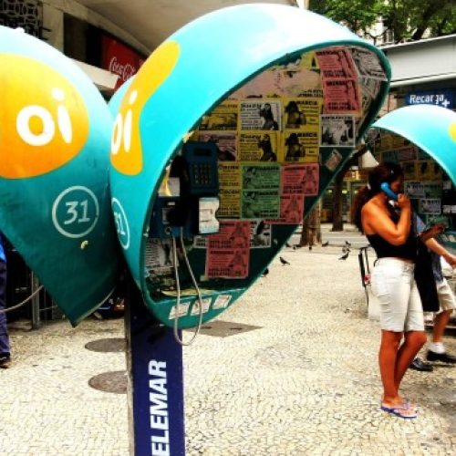 Fim de uma era: Orelhões começam a desaparecer das ruas do Brasil