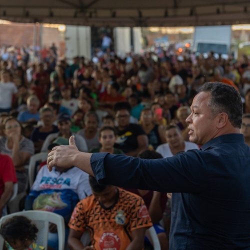 Prefeito assina ordem de serviço para levar energia elétrica ao Alfredo de Castro 3