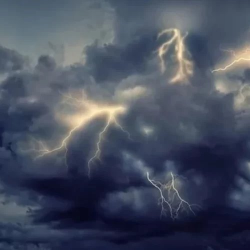 CLIMA E TEMPO: Previsão do tempo: semana tem ventos de 100 km/h em 3 regiões e chuva de 100 mm