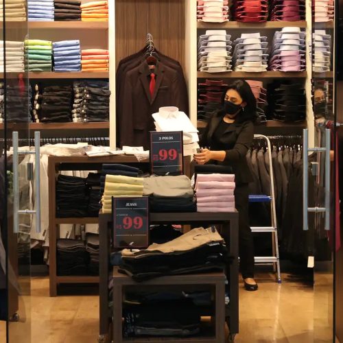 Entenda os direitos do consumidor para trocas de presentes de Natal