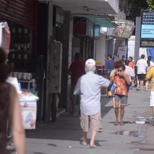 Brasil abre 129,8 mil postos formais de trabalho em julho