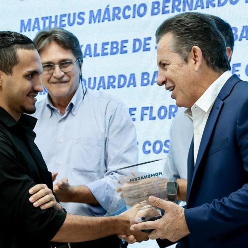 FILHOS DA EDUCAÇÃO ESTADUAL: Governador homenageia estudantes destaques no Enem e no mundial de robótica