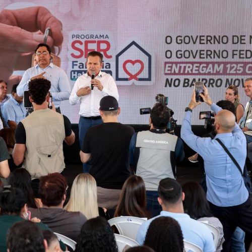 Governo de MT e União entregam chaves de casas populares para 125 famílias de Várzea Grande