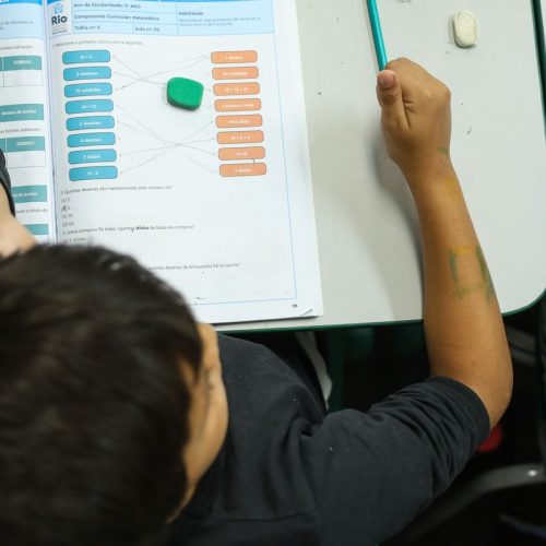 Vagas na área de educação fazem o desemprego ser o menor já registrado