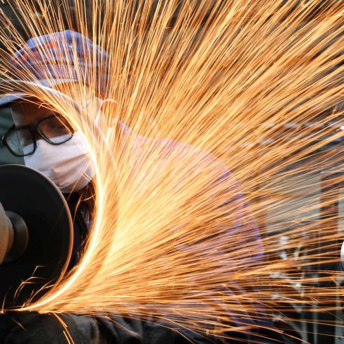 Produção industrial tem alta de 0,1% de março para abril