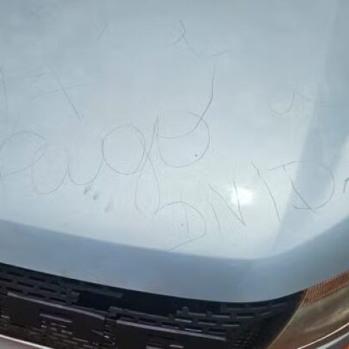 MT: Mulher é encontrada morta com mensagem riscada em carro: ‘tá pago a dívida’