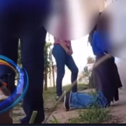 ‘Desafio’ em escola termina em espancamento de garota filmado e divulgado nas redes